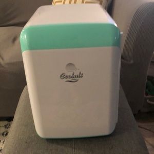 Mini fridge